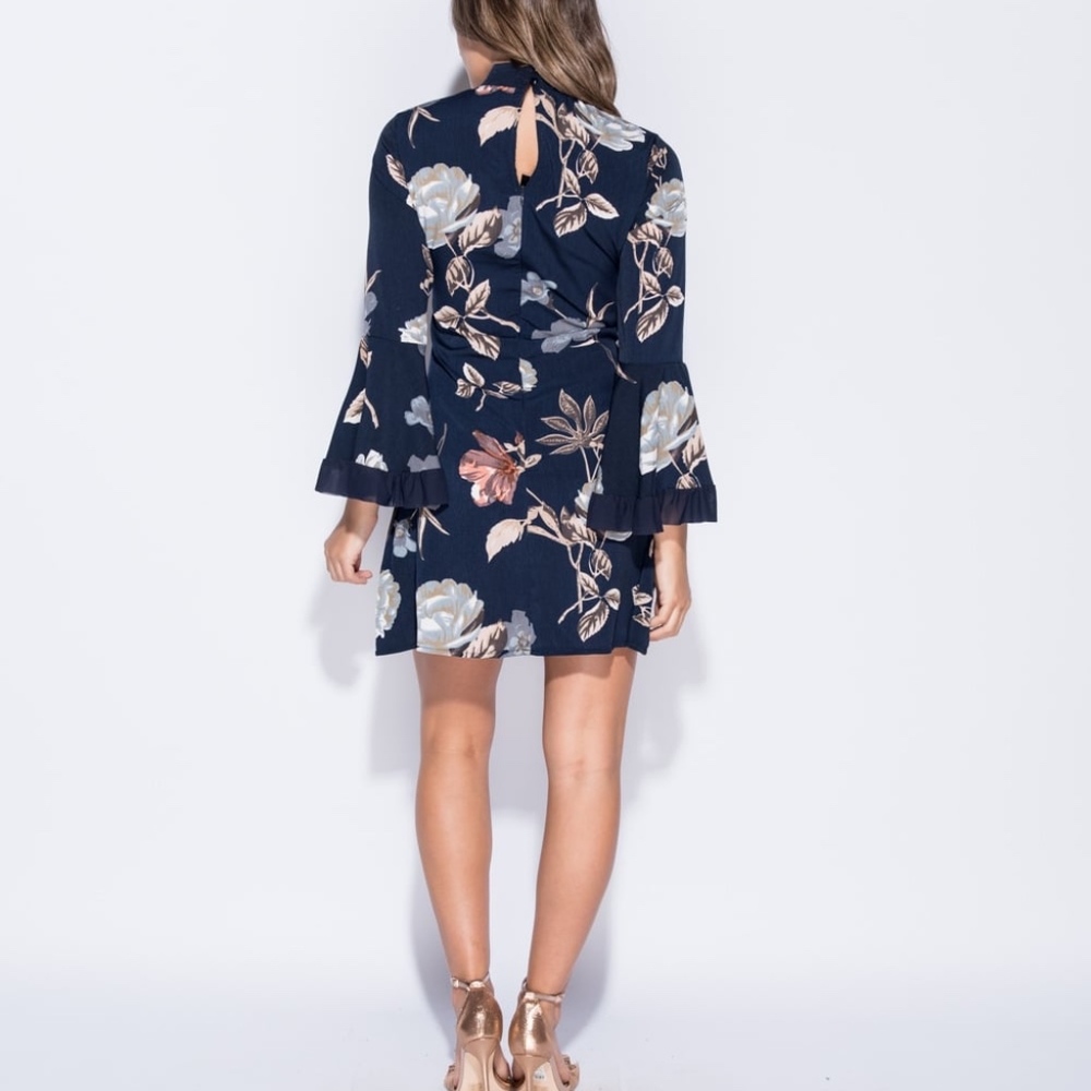Floral Flare Sleeve Shift Dress - Picture 4 of 8